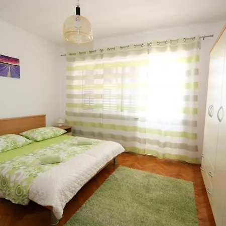 Spacious Beachfront Apartment Ciovo